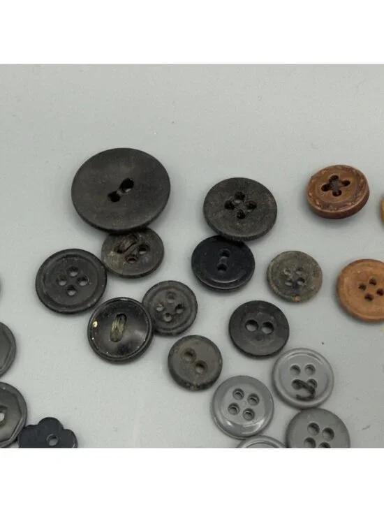 Vintage Glass Jar Assorted Buttons Mother of Pearl Variety Crochet Cover - Picture 7 of 16